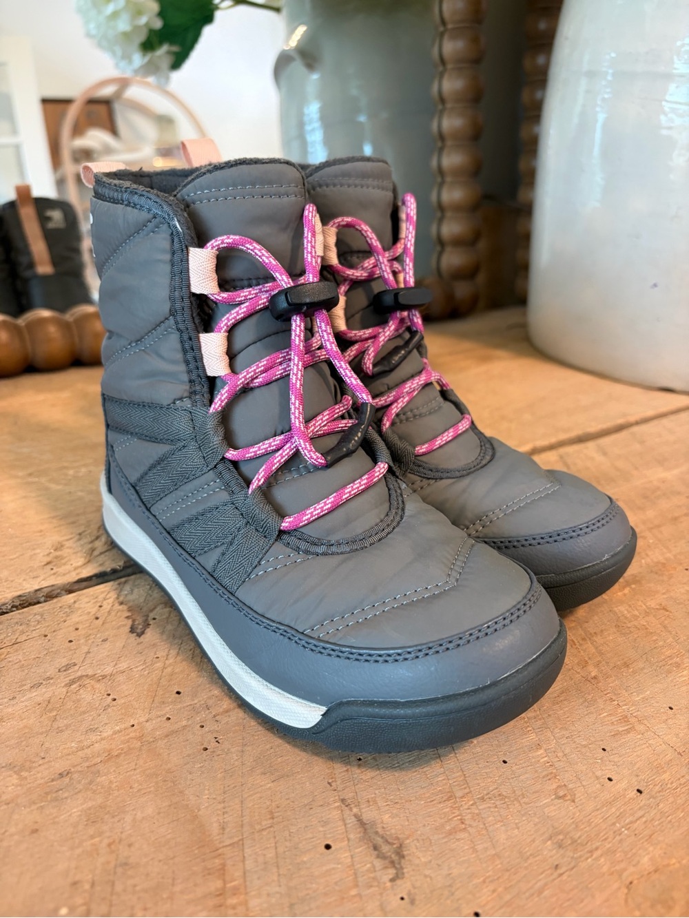 SOREL girls size 2 Gray Winter Boots with Pink Laces